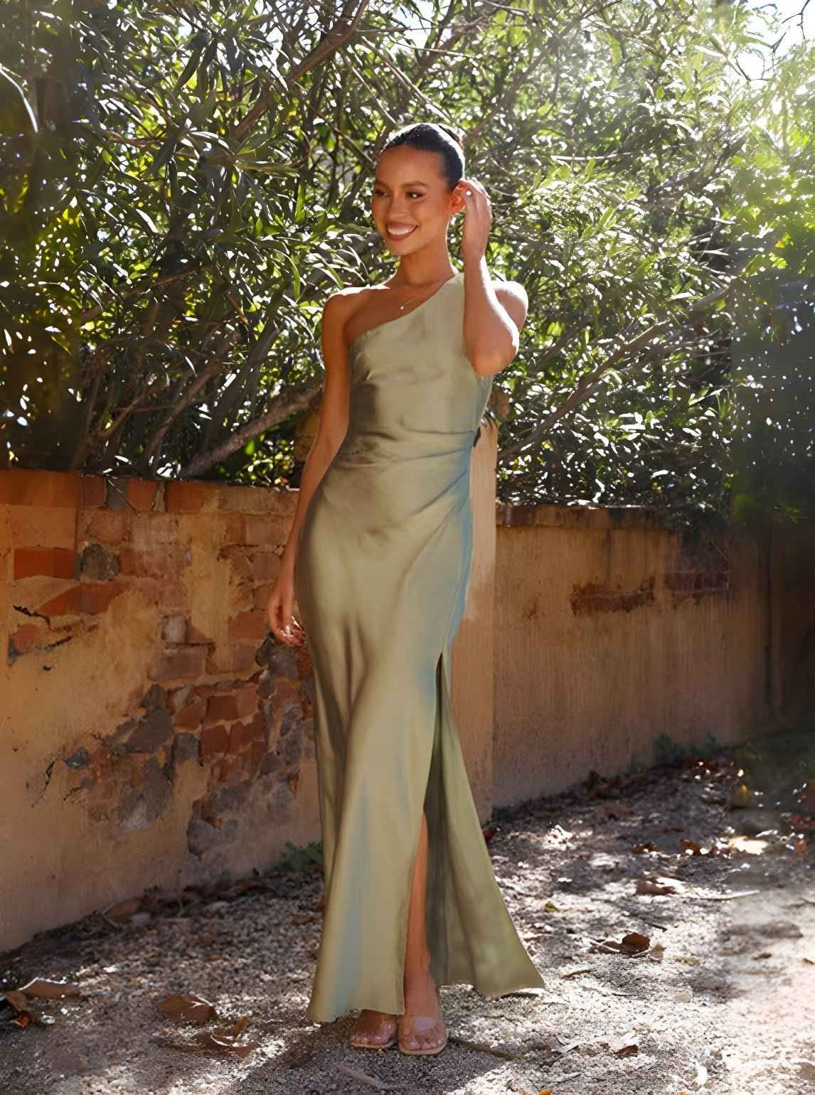 Koru | Elegant Dress with Open Shoulder