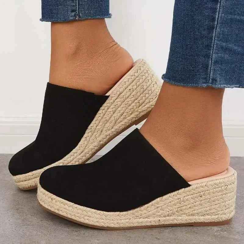 Black / 10